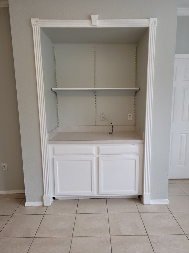 Building Photo - Freshly Updated 3 bedroom 2 bath at The Ma...