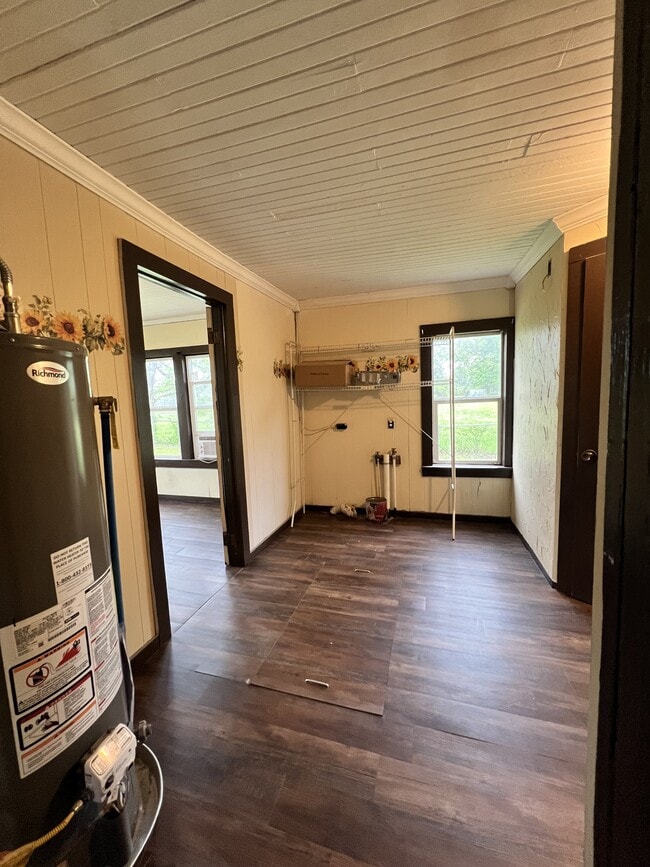 Building Photo - 405 S Skaggs Rd