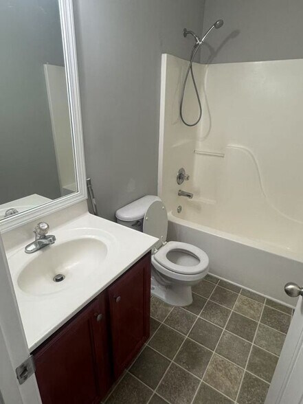 Building Photo - 3282 Briaroak Dr