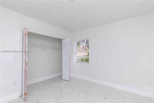 Building Photo - 18420 SW 77th Ct