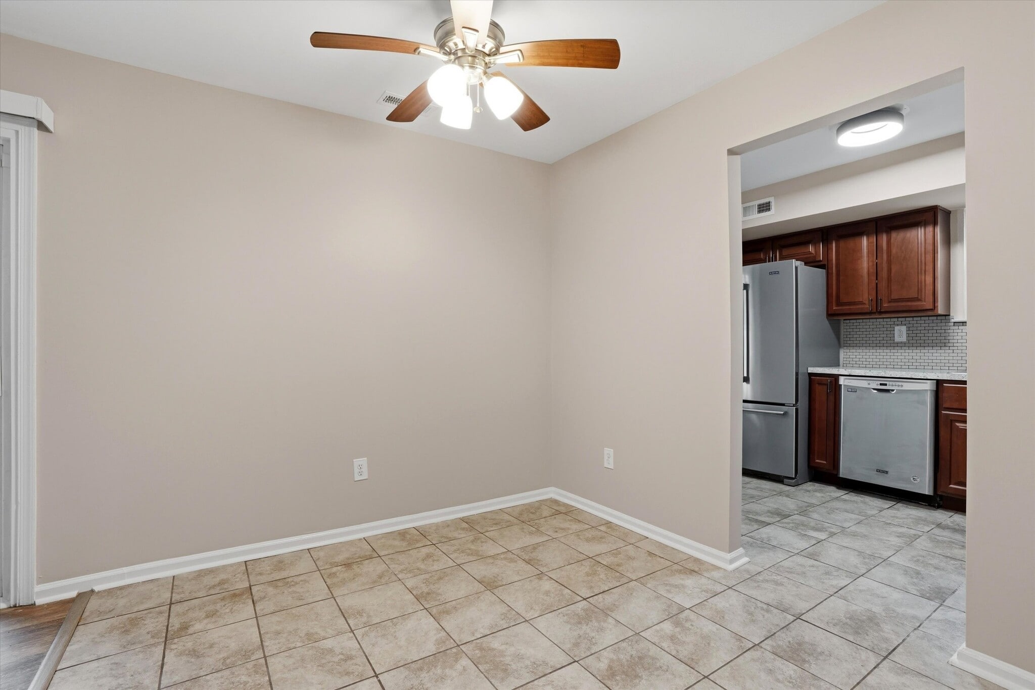 Building Photo - 4546 Rosemarie Dr