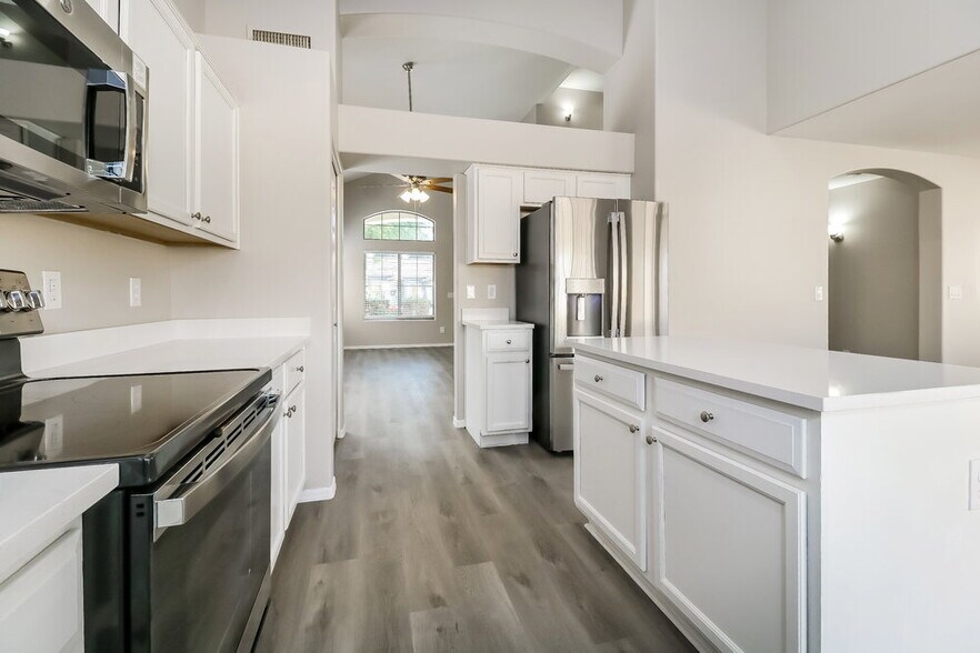 Building Photo - 12690 W Mulberry Dr