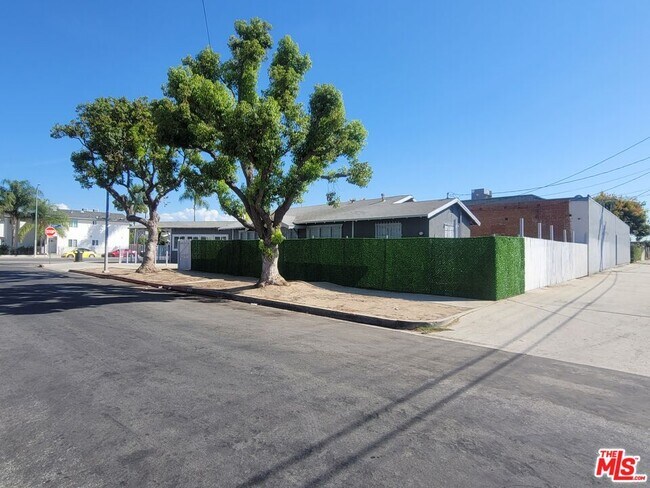 Building Photo - 16508 S Menlo Ave