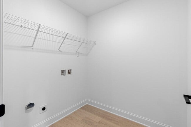 Building Photo - Beautiful 3-Bed Townhome at James Creek, Now Offering ONE MONTH FREE RENT!!!