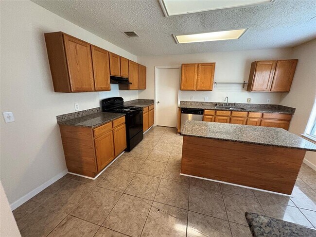Building Photo - 1367 Lakeside Loop