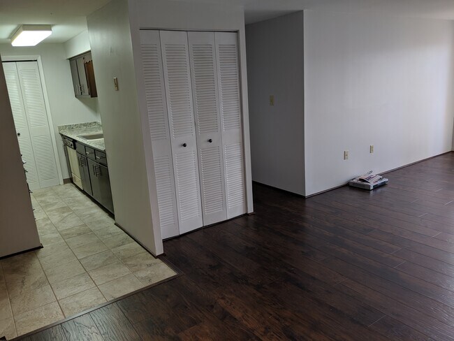 Building Photo - 200 Highland Ave