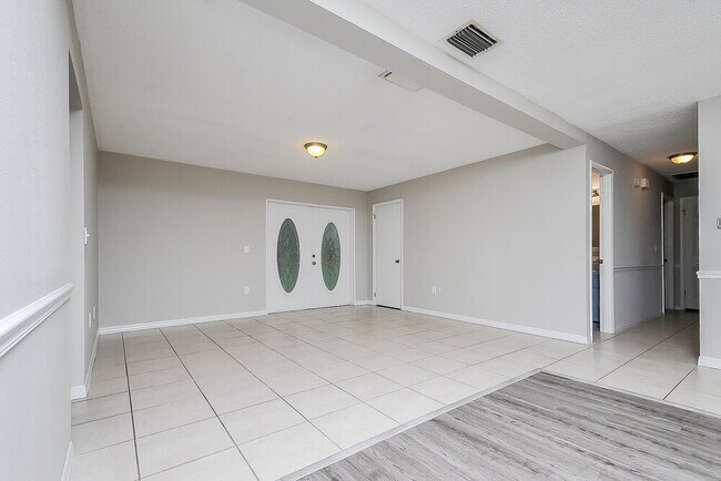 Building Photo - 3412 Groveview Dr