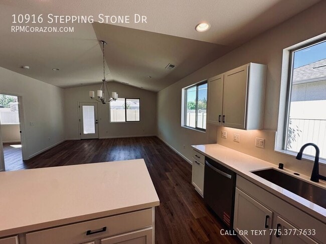 Building Photo - 10916 Stepping Stone Dr