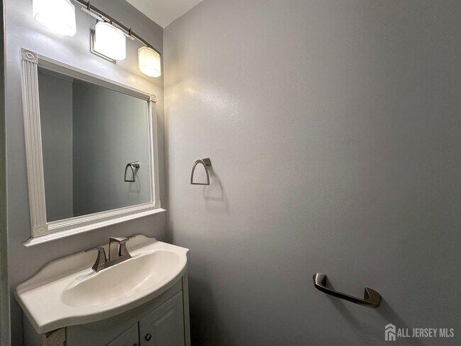 Building Photo - 214 Sapphire Ln