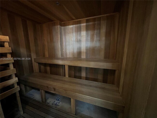 Building Photo - 1155 Brickell Bay Dr