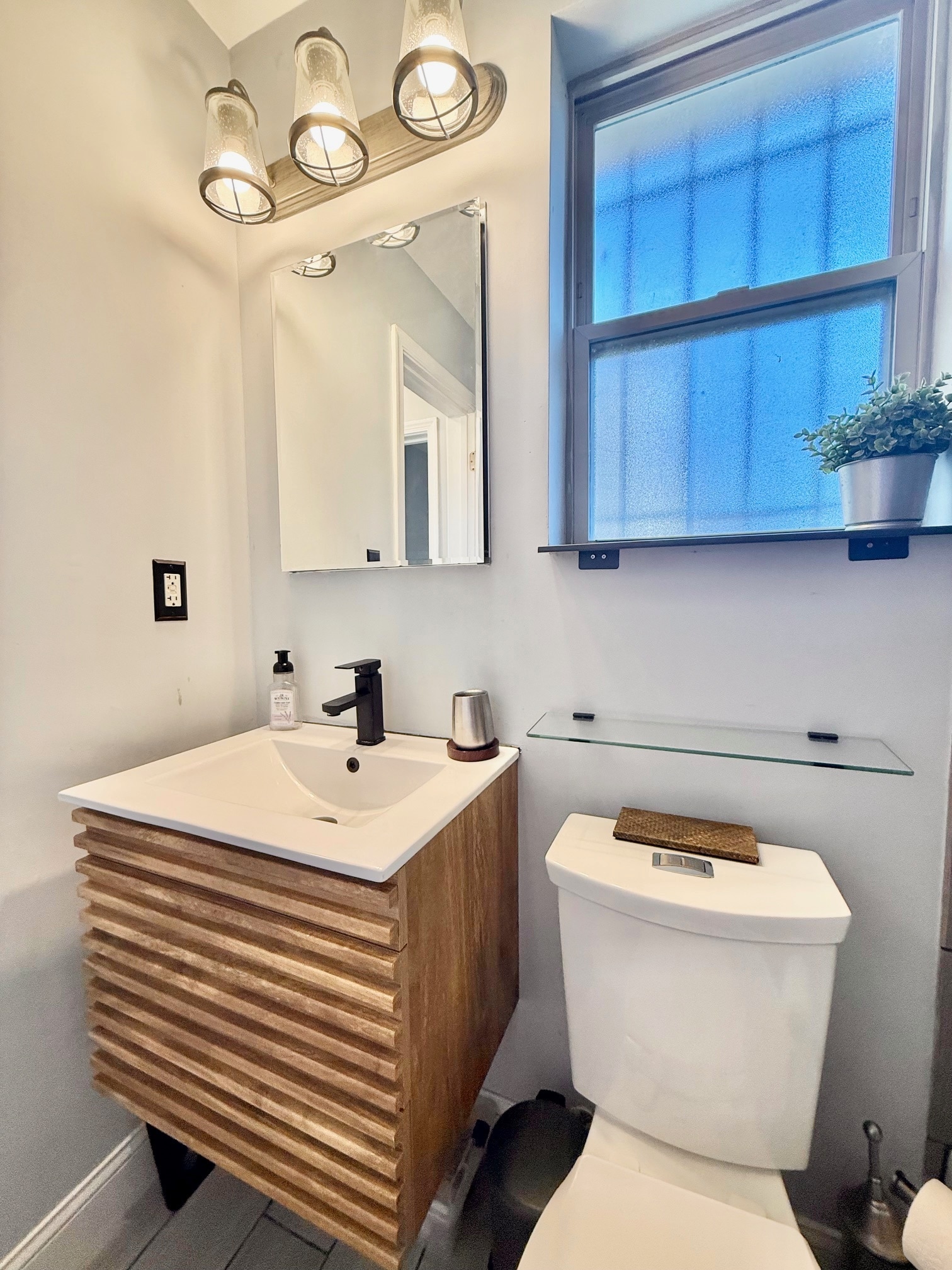 Building Photo - 1367 K St SE