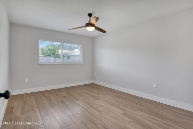 Building Photo - 580 Pine Tree Dr