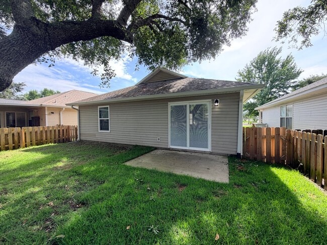 Building Photo - 7738 Lola Cir