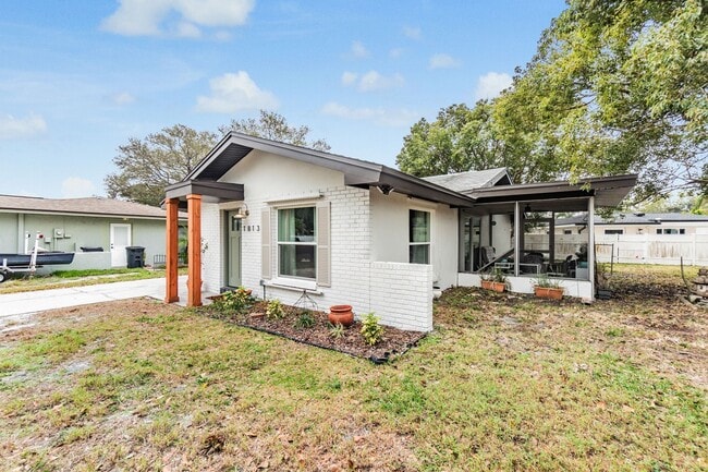 Building Photo - 1813 Chinaberry Dr