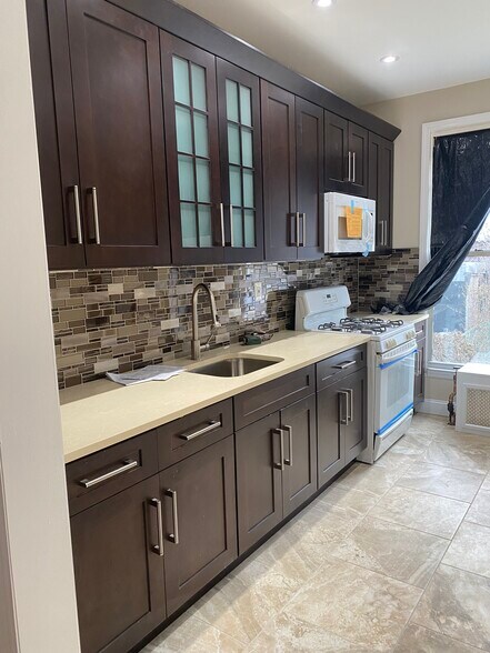 Kitchen - 7418 88th Ave