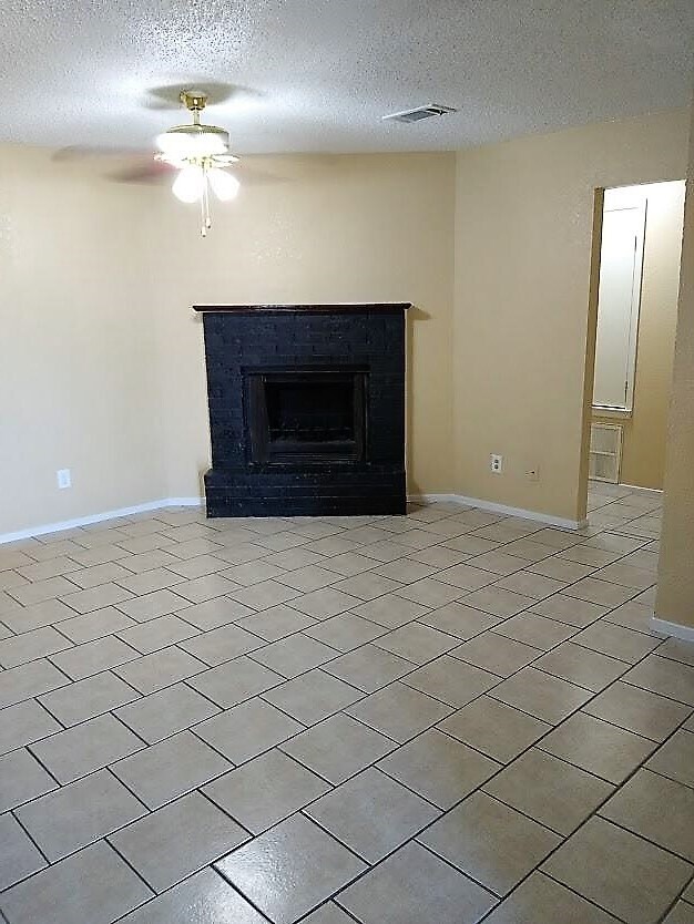 Building Photo - 2819 Cottonwood Ln