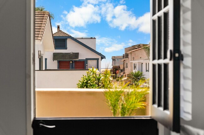 Building Photo - Furnished or Unfurnished Turn Key Updated Home in the Heart of the Peninsula