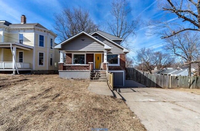 Building Photo - COMING SOON! 3 Bed 2 Bath Independence hom...