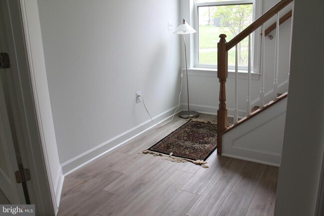 Building Photo - 4975 Longmire Wy