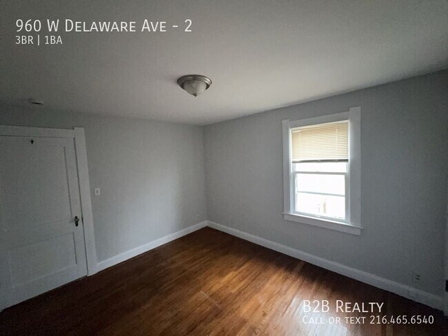 Building Photo - 960 W Delaware Ave