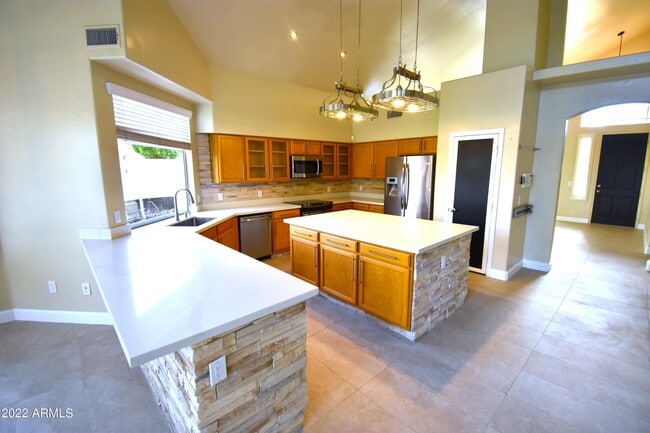 Building Photo - 768 E Irma Ln