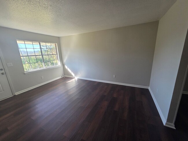 Building Photo - Move In This November & Save Big! Half Off Deposit + First Month’s Rent + Admin Fee Waived!