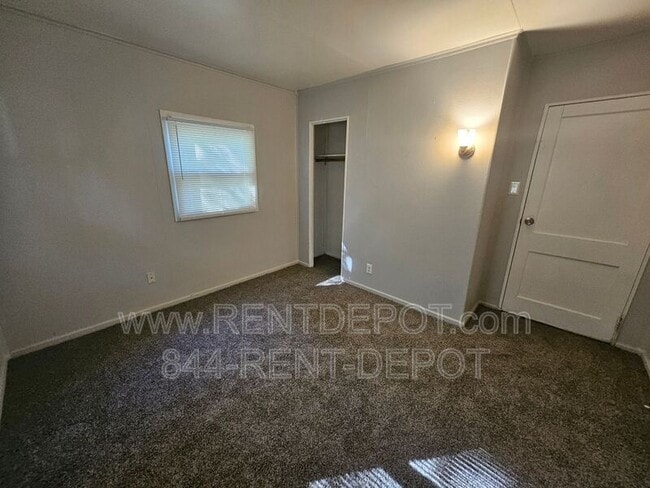 Building Photo - 726 Ridgeway Ave