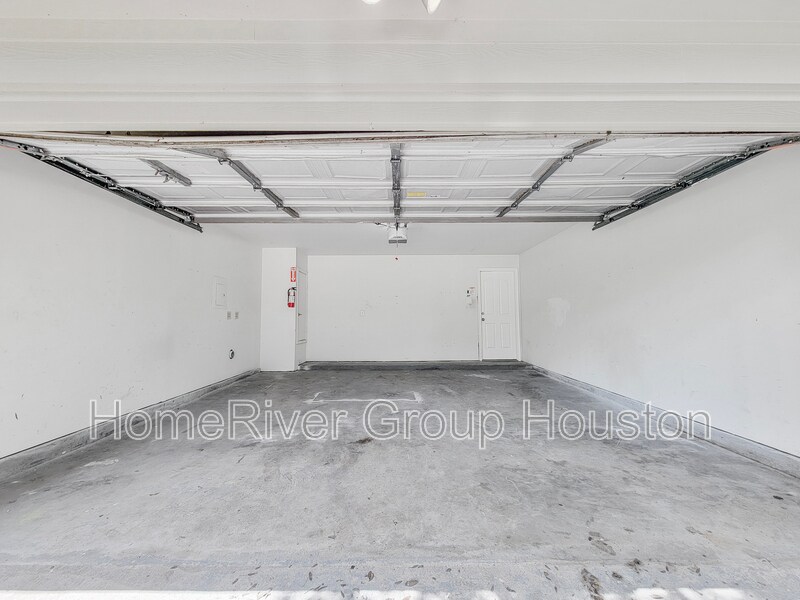 Building Photo - 11930 Cottonwood Ln