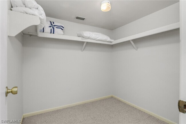 Building Photo - 190 Palm Dr