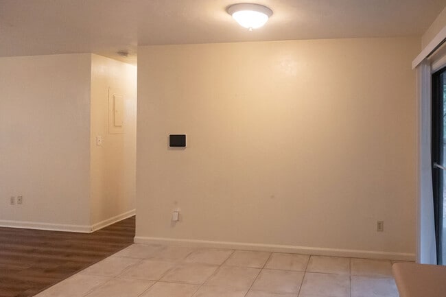 Building Photo - 1550 Live Oak Dr