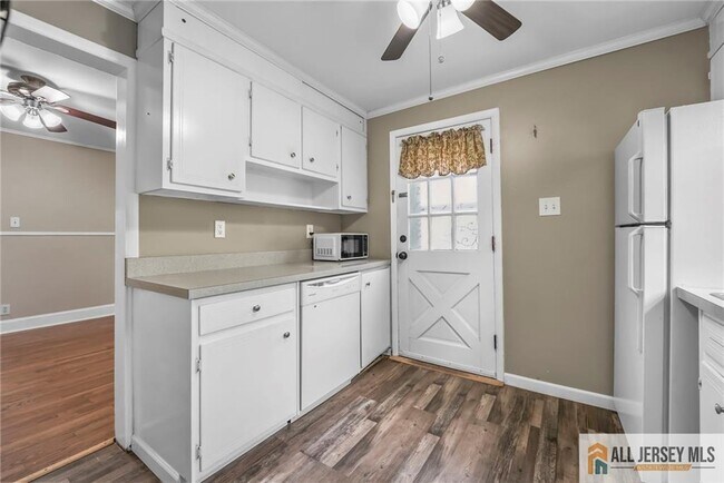 Building Photo - 76 Carlisle Ave