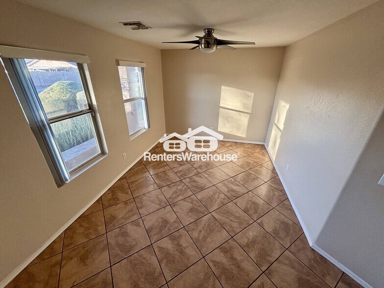 Building Photo - 2607 S 71st Dr