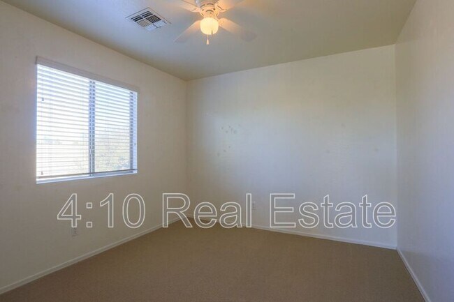 Building Photo - 2320 W Allens Peak Dr