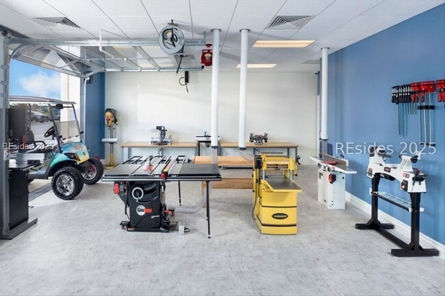 Building Photo - 921 Tropics Ave