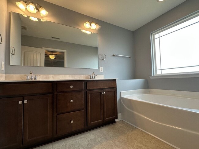 Building Photo - Awesome 4 Bedroom 2.5 Bath Home with Lots of space and a 2 Car Garage!