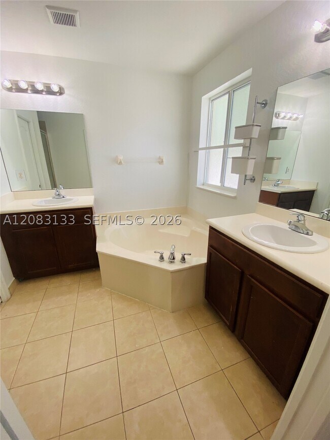 Building Photo - 21401 NW 13th Ct
