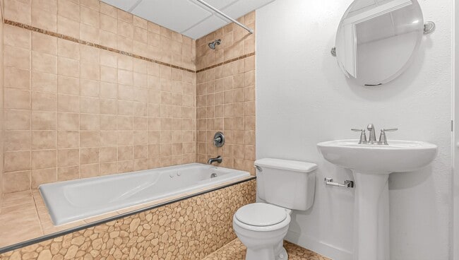 Building Photo - 3 Bedroom Home