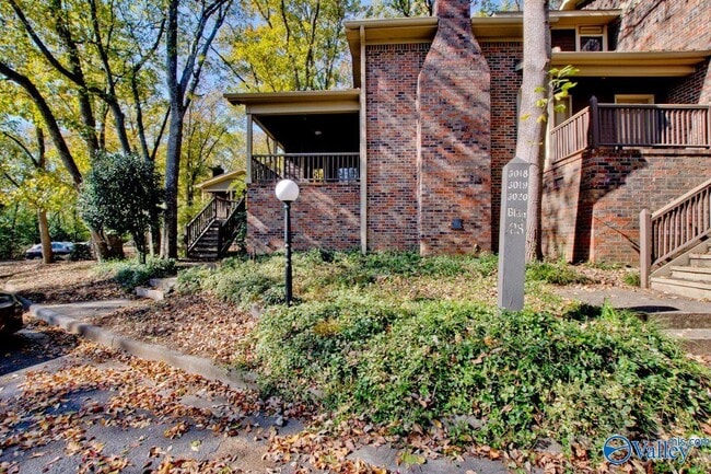 Building Photo - 3018 Live Oak Ln SW