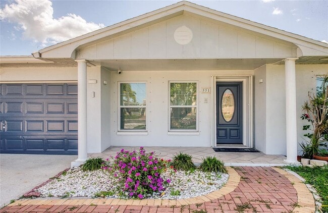 Building Photo - 551 Crystal Dr