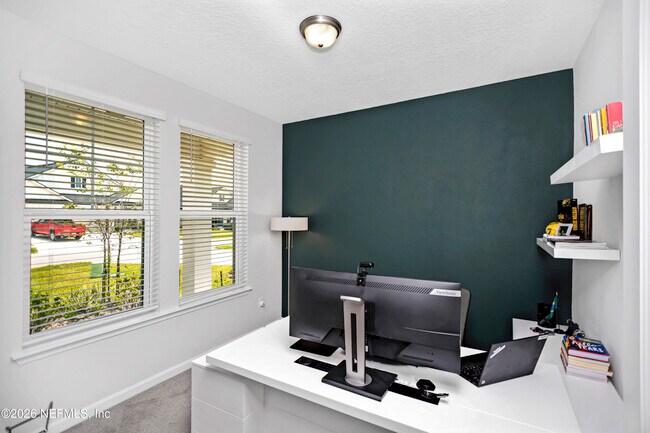 Building Photo - 179 Horsetail Ct