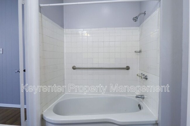 Building Photo - 526 S 39th W Ave