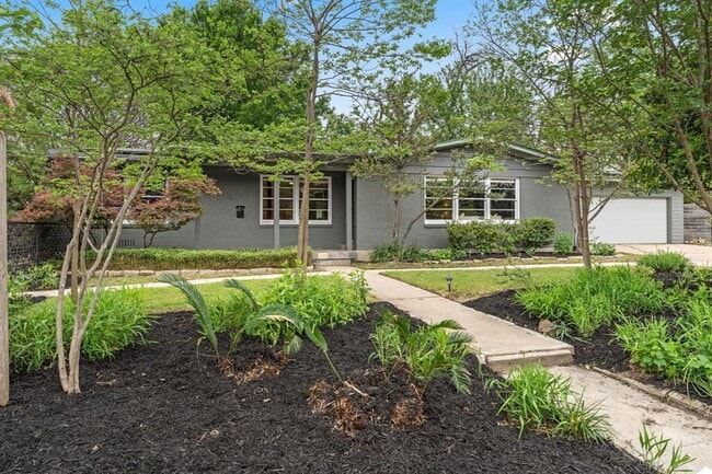 Building Photo - 4330 Parkwood Rd