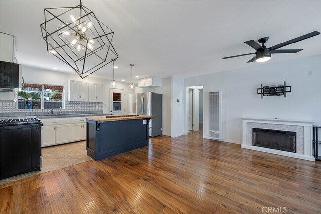 Building Photo - 13616 Hermes St