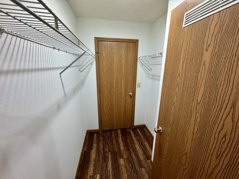 Building Photo - 426 Oakwood Ave