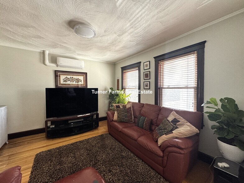 Building Photo - 77 Fairfax St