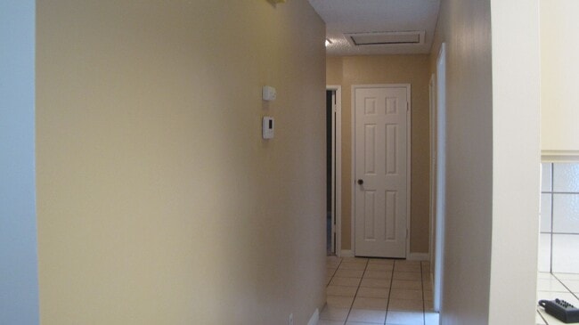 Building Photo - Oildale Home