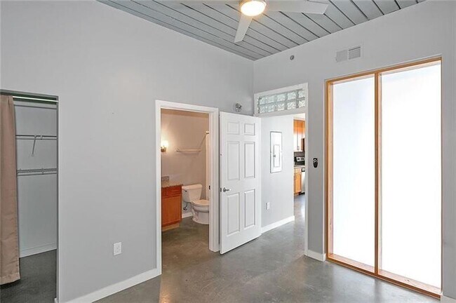 Building Photo - 620 Glen Iris Dr NE