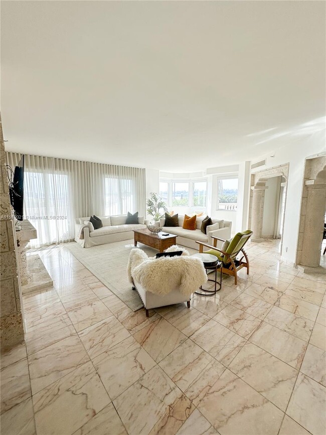 Building Photo - 2013 Fisher Island Dr