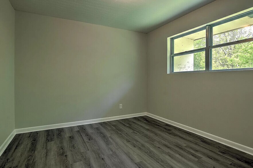 Bedroom 2 - 567 Lovedale Dr
