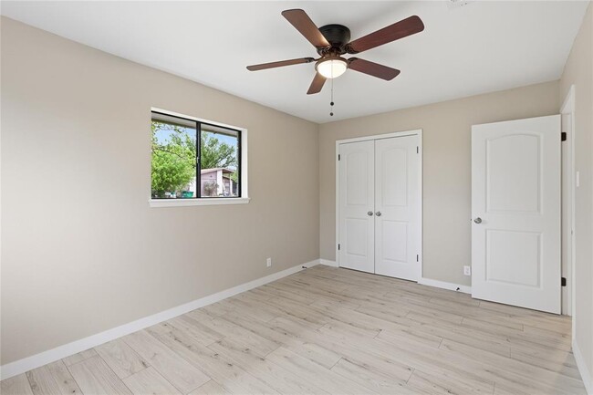 Building Photo - 1841 Twin Oaks